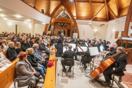 Az év zenei jubilánsainak műveiből válogatott az ARSO karácsonyi koncertje